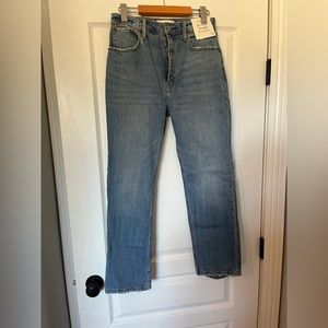 Abercrombie Ankle Straight Ultra High Rise NWT